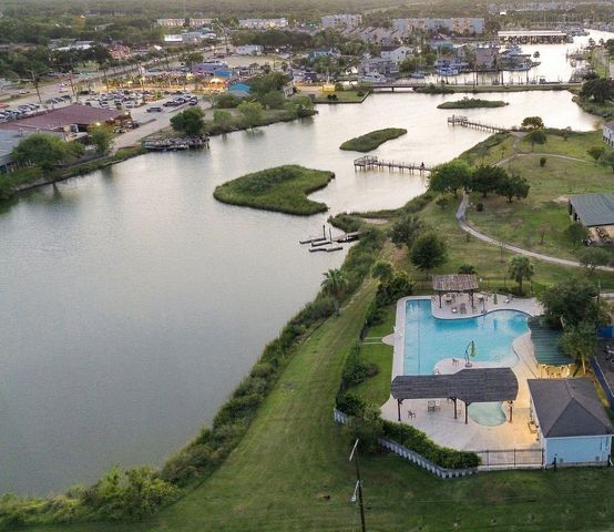14 Harbor Lane, Kemah, TX 77565