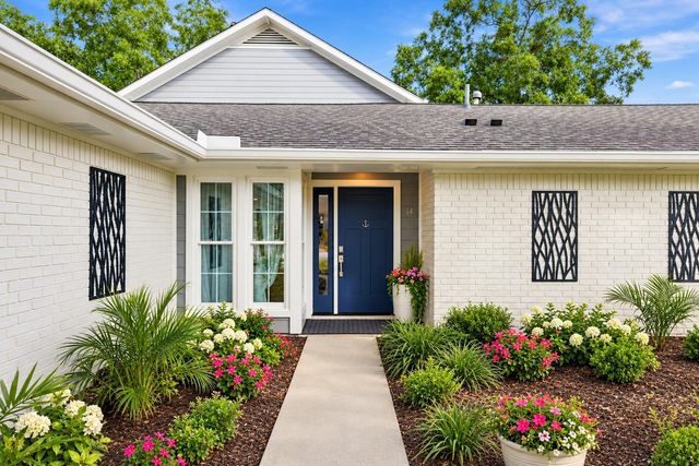 14 Harbor Lane, Kemah, TX 77565