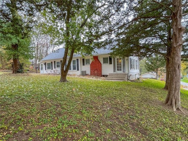 512 W 11th Street, Trenton, MO 64683
