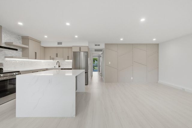 1805 Eleuthera Point B2, Coconut Creek, FL 33066