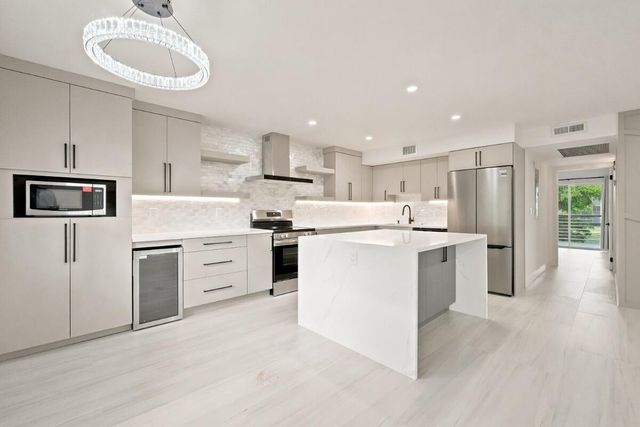 1805 Eleuthera Point B2, Coconut Creek, FL 33066