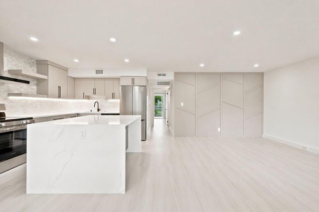 1805 Eleuthera Point B2, Coconut Creek, FL 33066