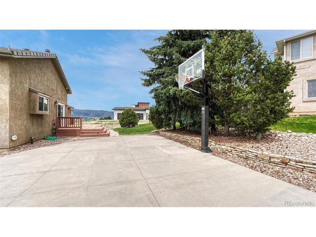 290 Lariat Ln, Colorado Springs, CO 80921