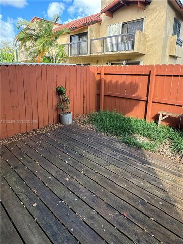 10220 SW 77th Ct, Miami, FL 33156