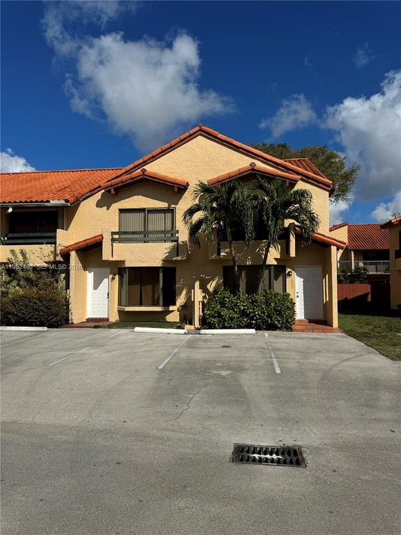 10220 SW 77th Ct, Miami, FL 33156