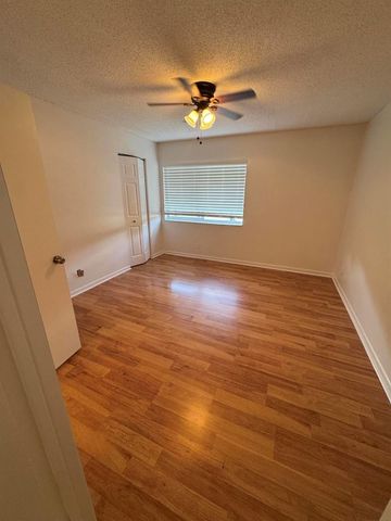 435 Pine Glen Lane C-2, Greenacres, FL 33463