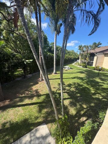 435 Pine Glen Lane C-2, Greenacres, FL 33463