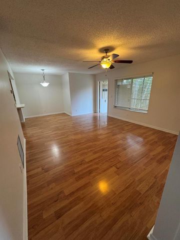 435 Pine Glen Lane C-2, Greenacres, FL 33463
