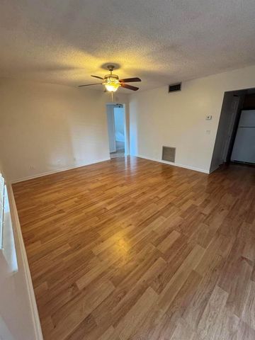 435 Pine Glen Lane C-2, Greenacres, FL 33463