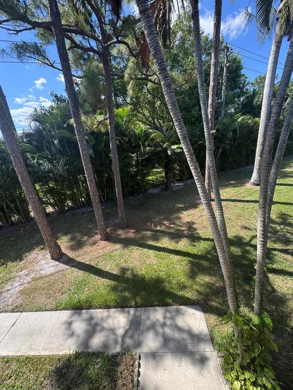 435 Pine Glen Lane C-2, Greenacres, FL 33463