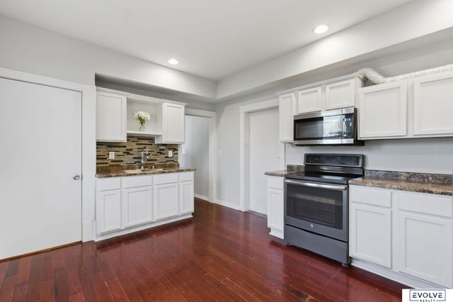 2561 Pinkney Street, Omaha, NE 68111