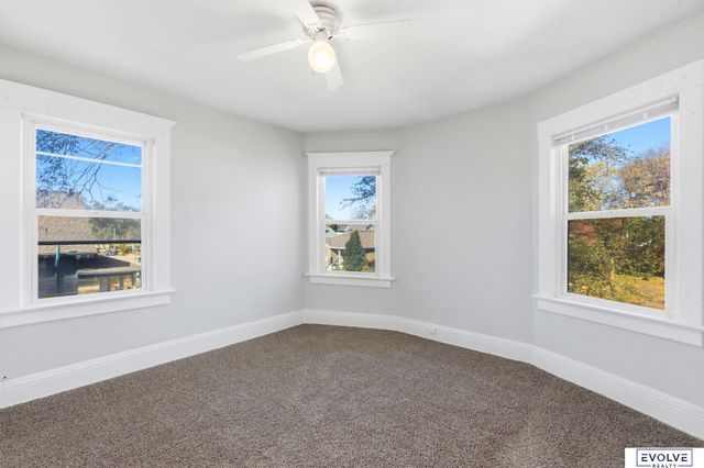 2561 Pinkney Street, Omaha, NE 68111