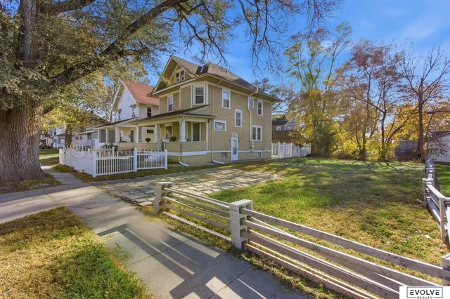 2561 Pinkney Street, Omaha, NE 68111