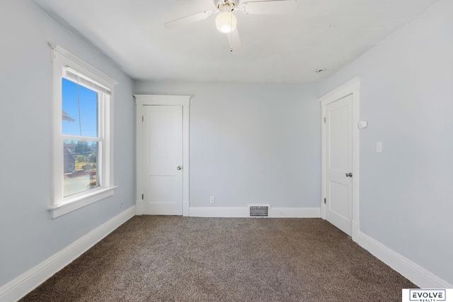 2561 Pinkney Street, Omaha, NE 68111