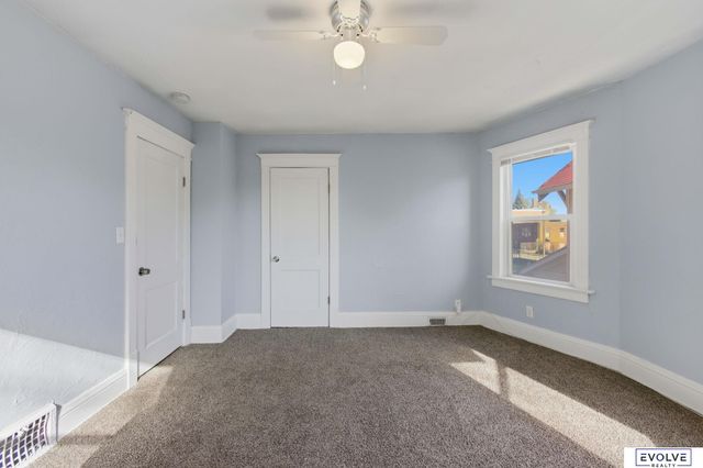 2561 Pinkney Street, Omaha, NE 68111