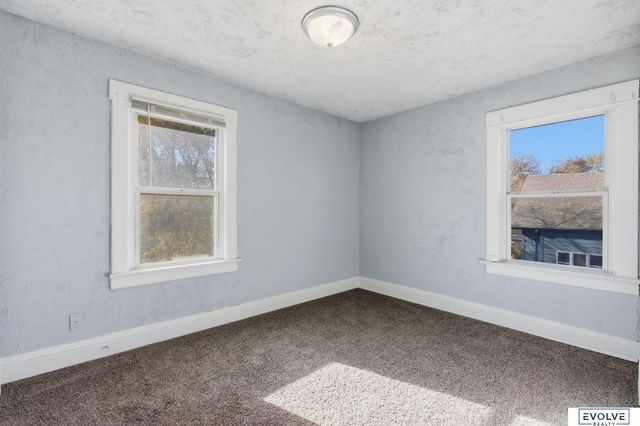 2561 Pinkney Street, Omaha, NE 68111