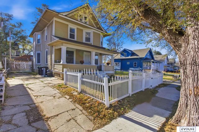 2561 Pinkney Street, Omaha, NE 68111