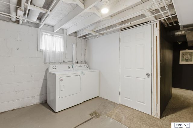 2561 Pinkney Street, Omaha, NE 68111