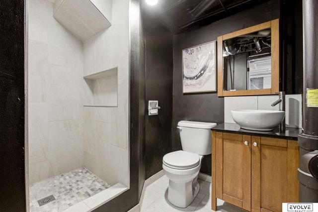 2561 Pinkney Street, Omaha, NE 68111