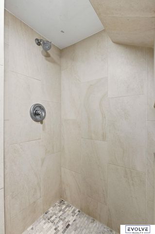 2561 Pinkney Street, Omaha, NE 68111