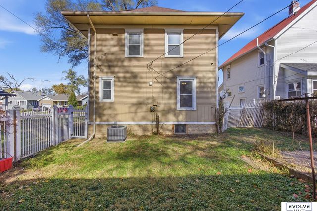 2561 Pinkney Street, Omaha, NE 68111