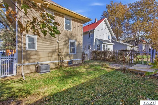 2561 Pinkney Street, Omaha, NE 68111