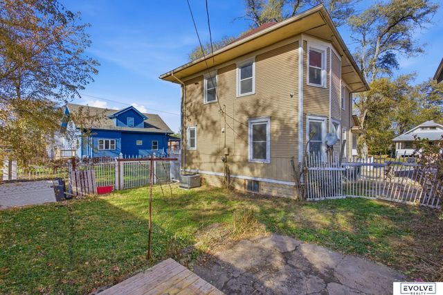 2561 Pinkney Street, Omaha, NE 68111