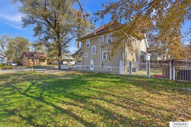 2561 Pinkney Street, Omaha, NE 68111