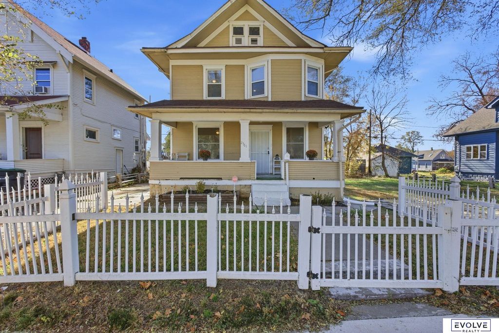 2561 Pinkney Street, Omaha, NE 68111