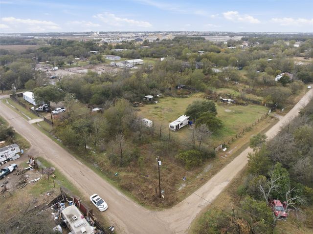216 Melondale Drive, Elm Mott, TX 76640