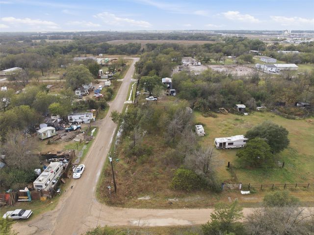 216 Melondale Drive, Elm Mott, TX 76640