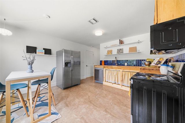 2011 Castle Gate CIR, San Marcos, TX 78666