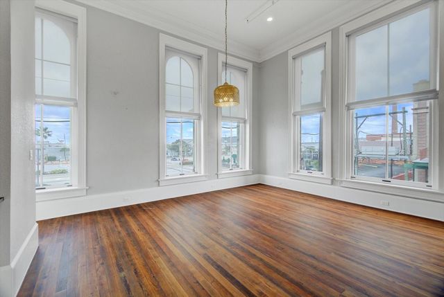 2206 Strand St 201, Galveston, TX 77550