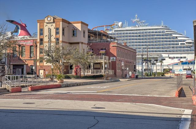 2206 Strand St 201, Galveston, TX 77550