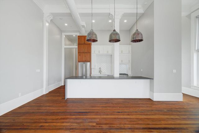 2206 Strand St 201, Galveston, TX 77550