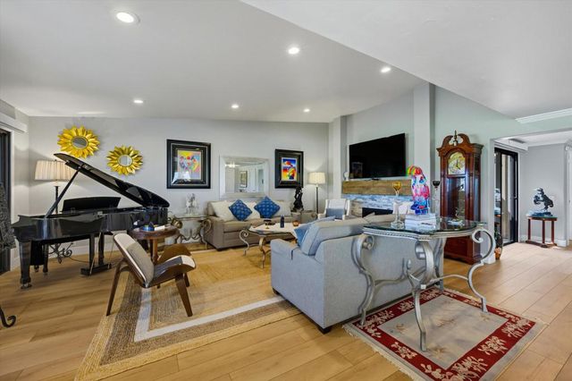 211 Camino Arroyo N, Palm Desert, CA 92260