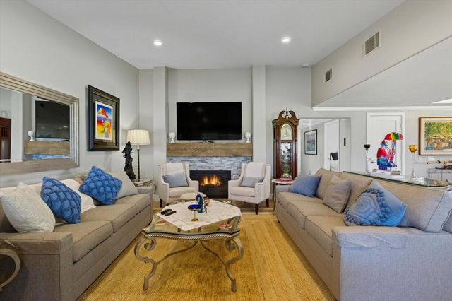 211 Camino Arroyo N, Palm Desert, CA 92260