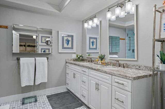 211 Camino Arroyo N, Palm Desert, CA 92260