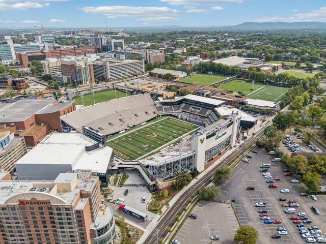 3100 W End Cir Apt 102, Nashville, TN 37203