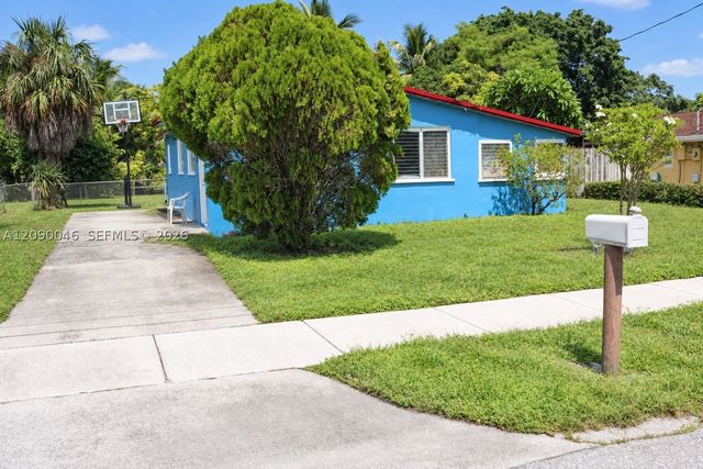 5871 NW 41st Ter, North Lauderdale, FL 33319
