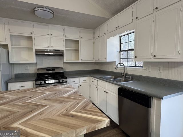 65 Fair Oak Drive SE, Conyers, GA 30009