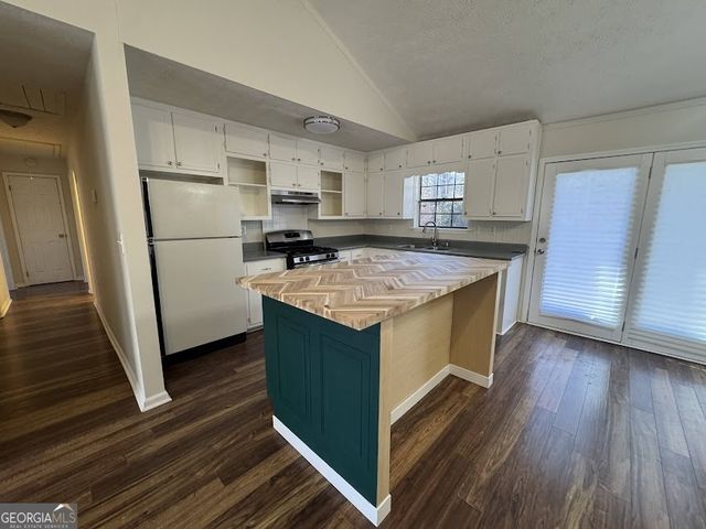 65 Fair Oak Drive SE, Conyers, GA 30009