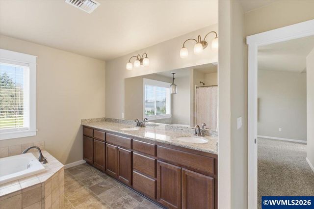 2825 Sonora Dr NE, Albany, OR 97321