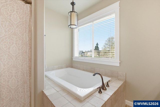 2825 Sonora Dr NE, Albany, OR 97321