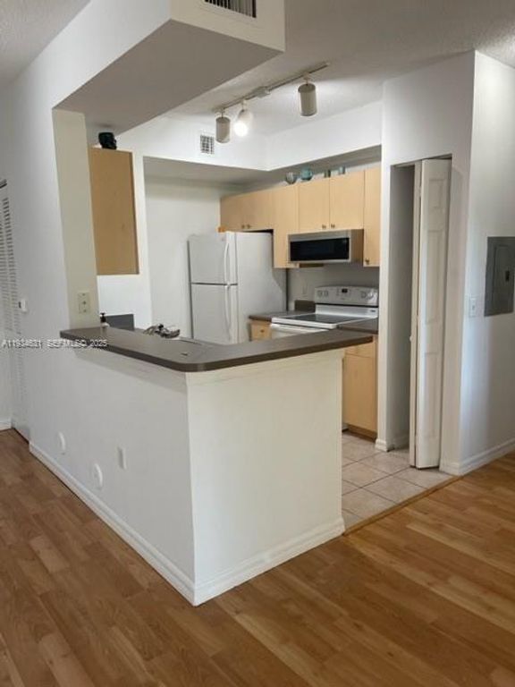 2458 Centergate Dr 102, Miramar, FL 33025