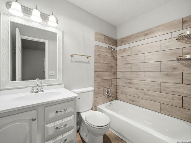 9471 Points Edge, San Antonio, TX 78250