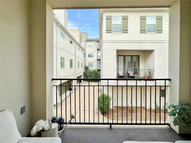 2 Hermann Park Court, Houston, TX 77021