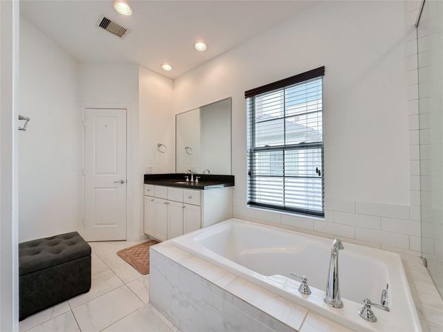 2 Hermann Park Court, Houston, TX 77021