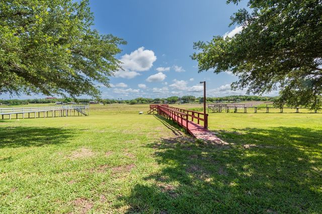 313 Lakeshore Dr, Sandia, TX 78383