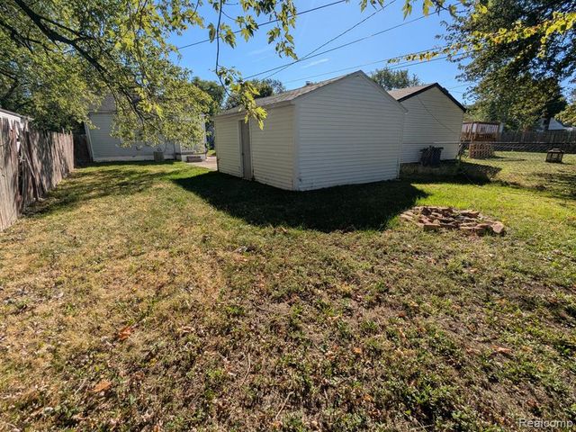 22843 Heussner, Warren, MI 48089